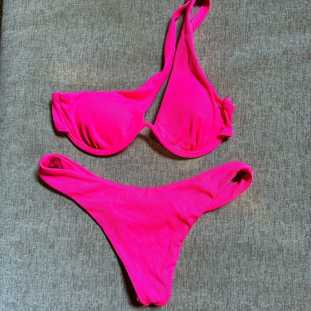 One  shoulder strap bikini top and cheeky bottom
